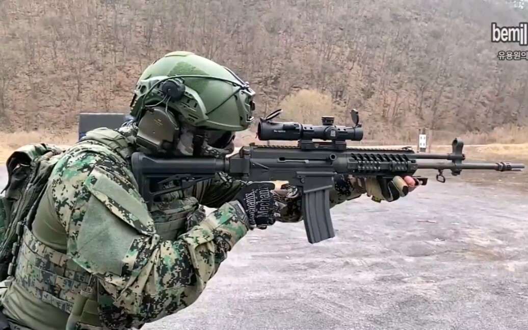 韩国特种部队步枪精准射击技能展示