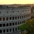 金色阳光下古罗马圆形大剧场的鸟瞰图