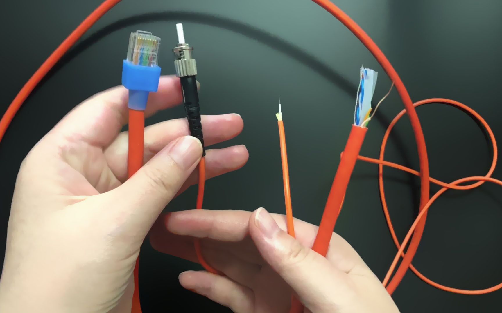 这条视频告诉你光纤跳线和网线的区别有哪些，来看！