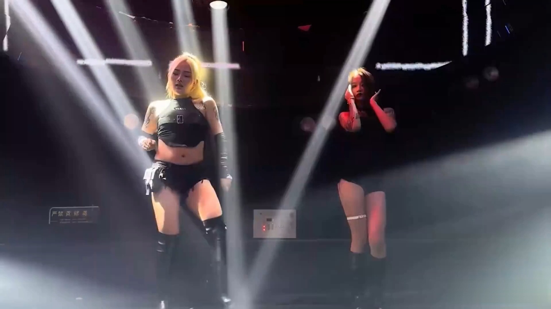 车载DJ舞曲 爱我的人和我爱的人 (DJ九零版)