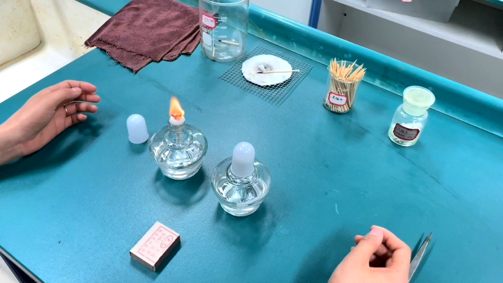 成都中考化学实验操作考试（9）探究物质燃烧的条件