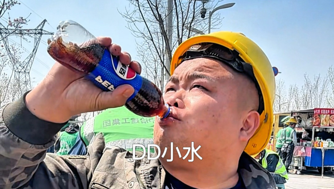 路边吃个炒面老香了～