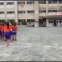日本几十名学童集体跳绳 波浪前进完美同步