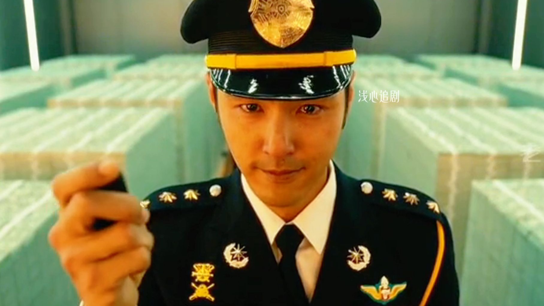 但凡是个人，二十亿现金摆在面前都把持不住吧！犯罪悬疑电影《重生》