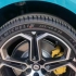小米su7在路上，全铝合金悬挂，前后轮胎尺寸不同