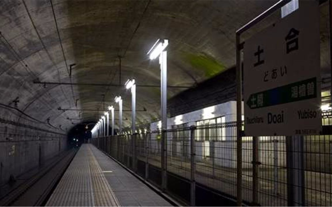 日本最恐怖的车站462级台阶深入地下81米你敢搭吗