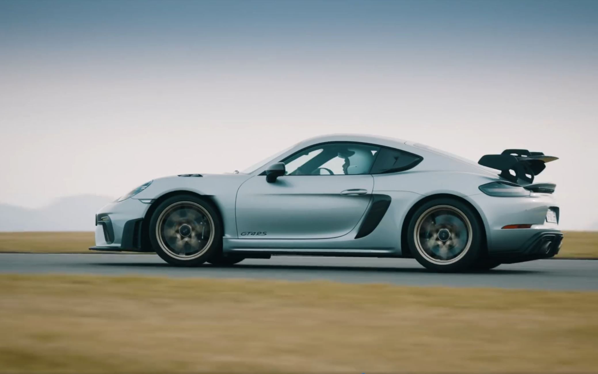 新车速递 | Porsche 718 Cayman GT4 RS (2022) 聆听野兽的嘶吼！