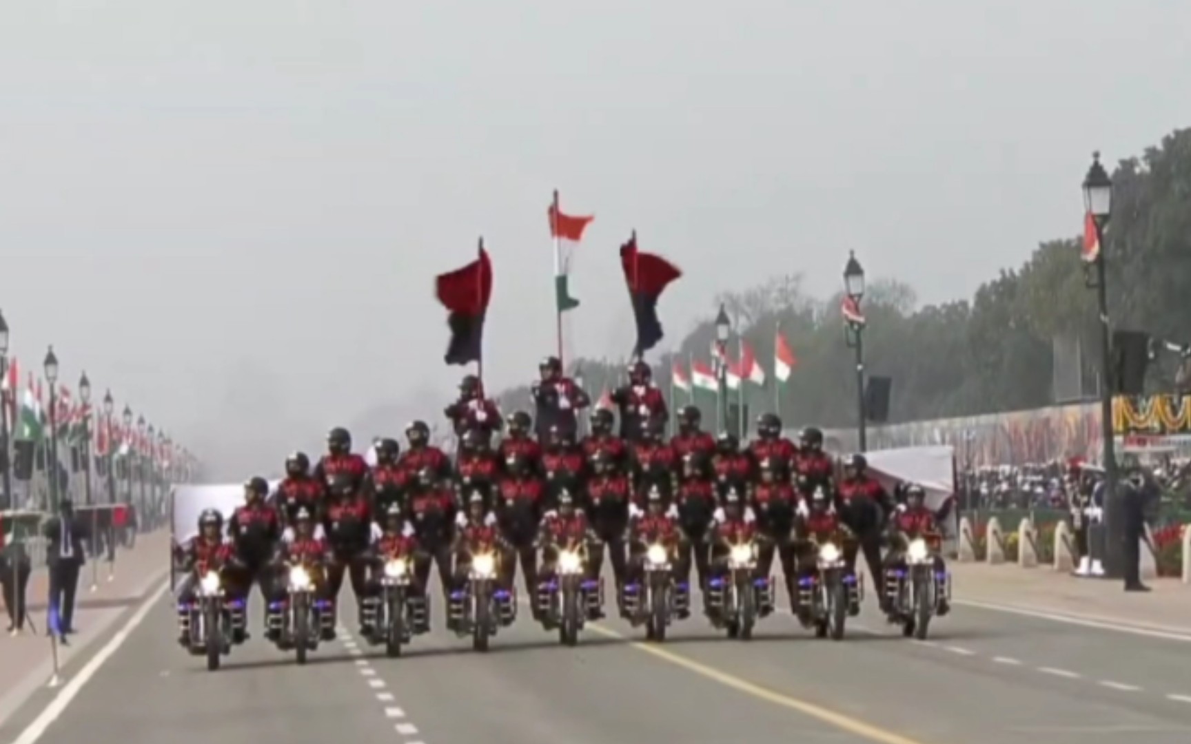 真不愧是阿三！别小看印度阅兵“开挂”摩托车 那是大有来历的_哔哩哔哩_bilibili