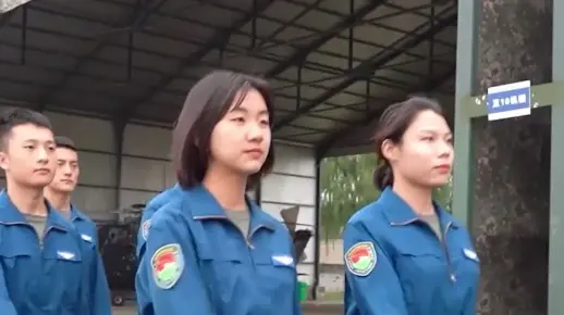 女飞行员韩佳宁，飒出天际