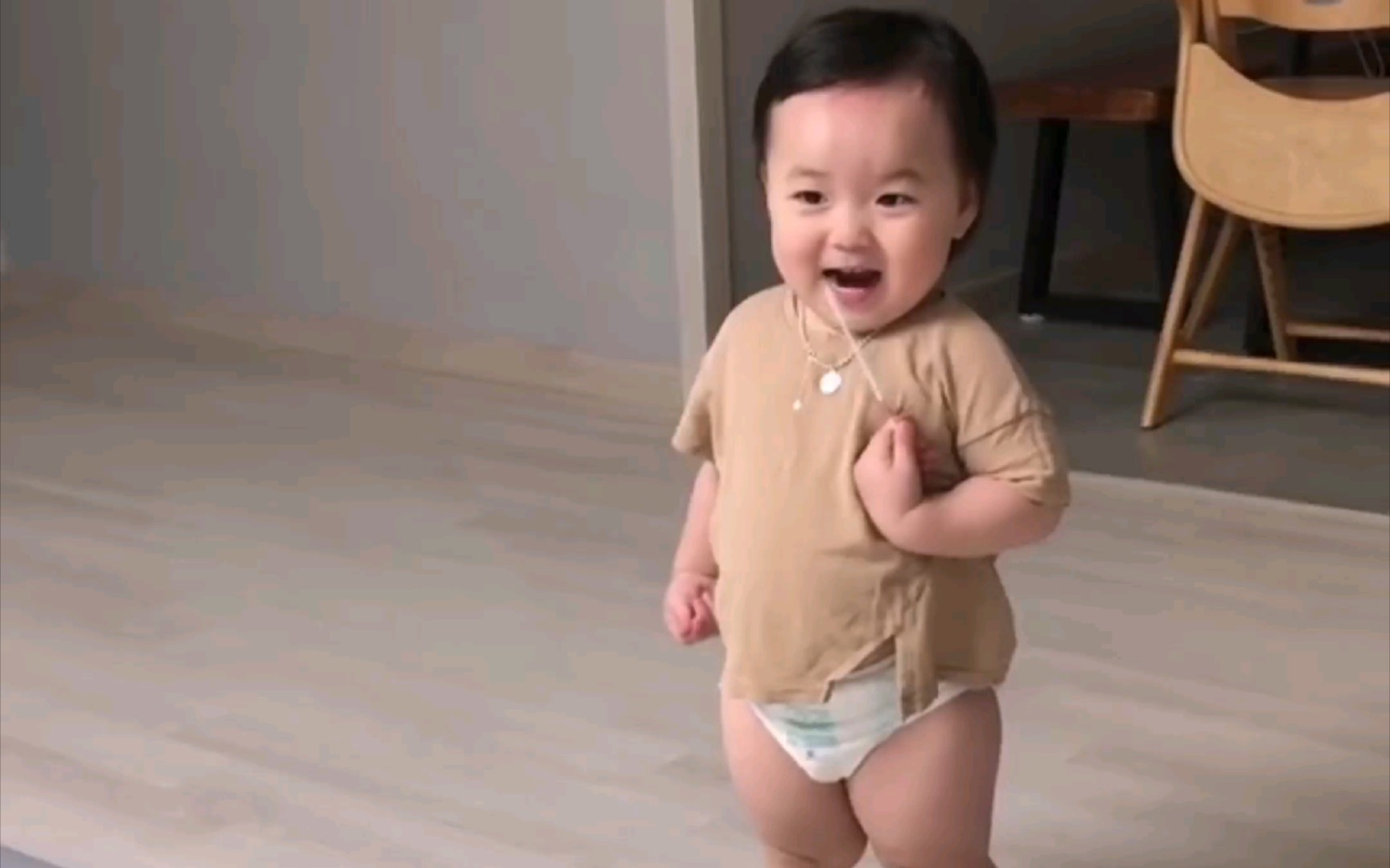 【哈温】纸尿裤温温太可爱啦～