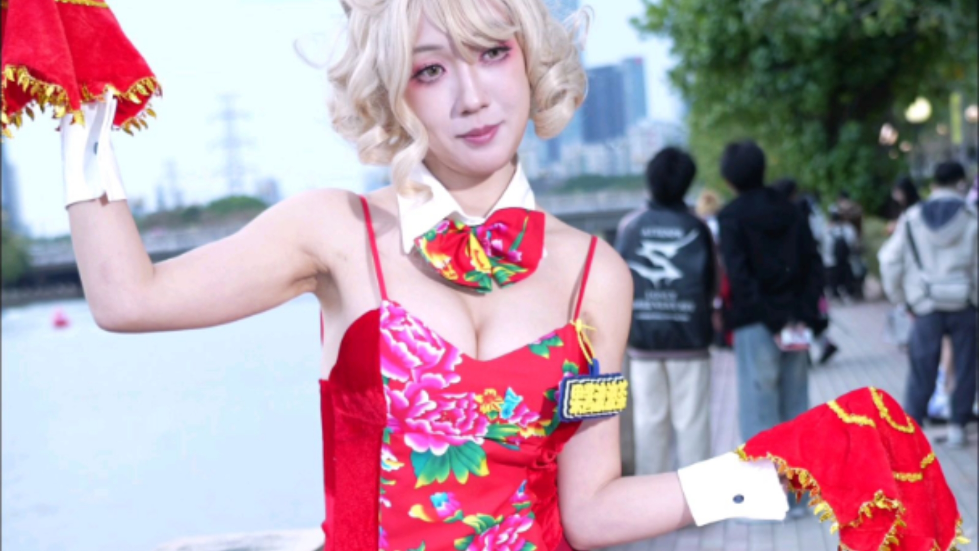 【Bunny Girl Cosplays Northeastern China's Big Flower】- Still Has to Be the Spring Festival Comic Convention