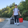 广东进厂打工十年，还是一无所获，也就农村老家土狗不会嫌弃我