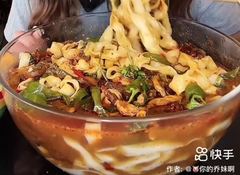 （剪说话）乔妹 碳水合集 榨菜肉丝面 酸菜鱼汤泡饭 天水麻辣烫