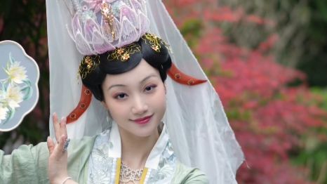 雅！一顶手工花冠让这位仕女充满宋式浪漫～