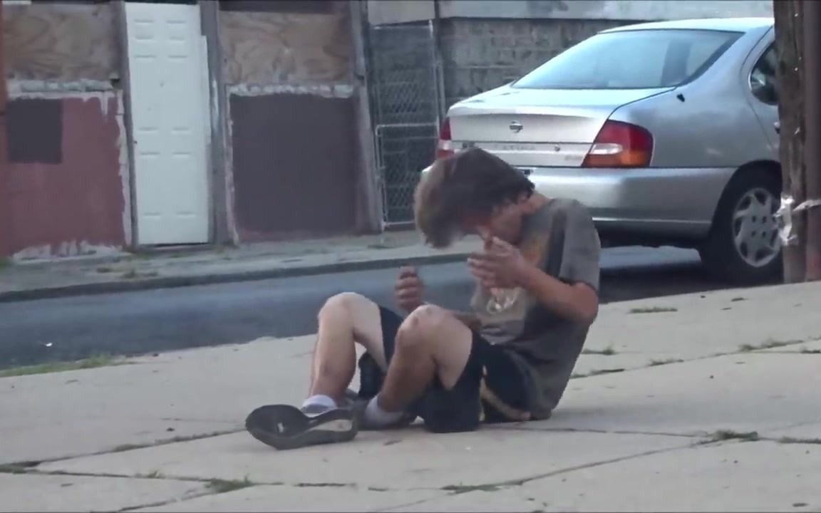僵尸之城-美国费城肯辛顿街头毒瘾少年