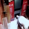 监控：女孩夜里下班乘坐电梯回家，发生这样的悲剧，监控拍下整个过程