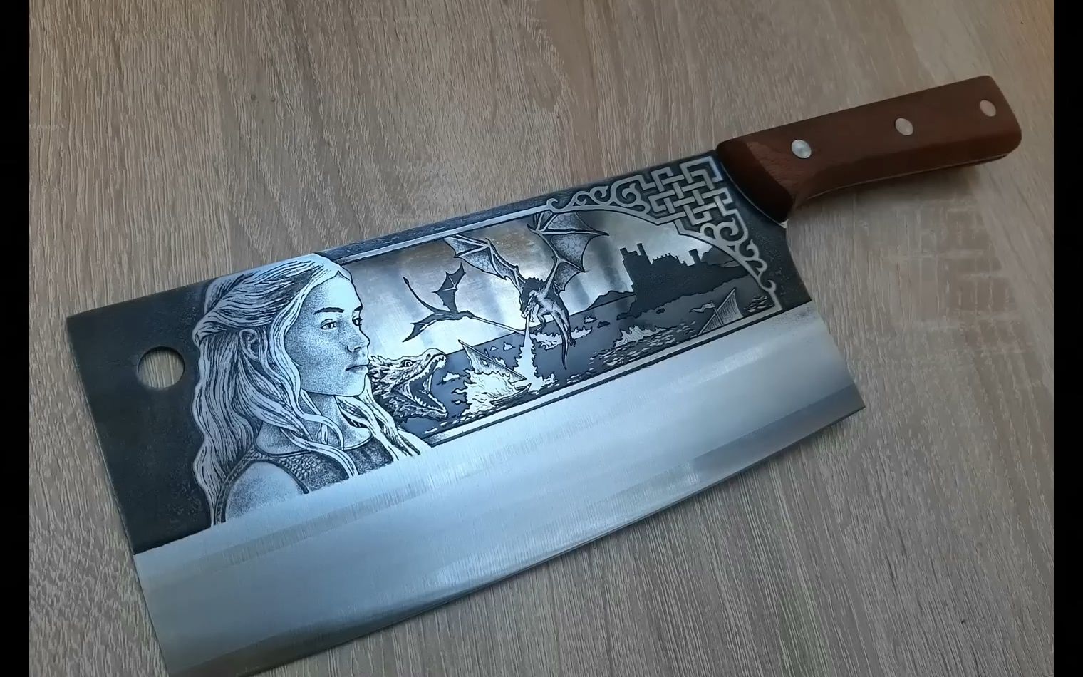 简单的技术。无需昂贵的材料即可在金属上绘图