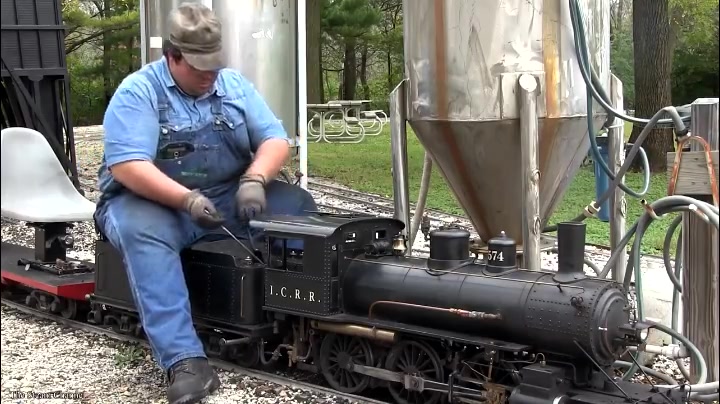 儿时的梦想：载人蒸汽小火车（纯人工烧煤，铁轨全长51公里，沿途车站设施齐全）