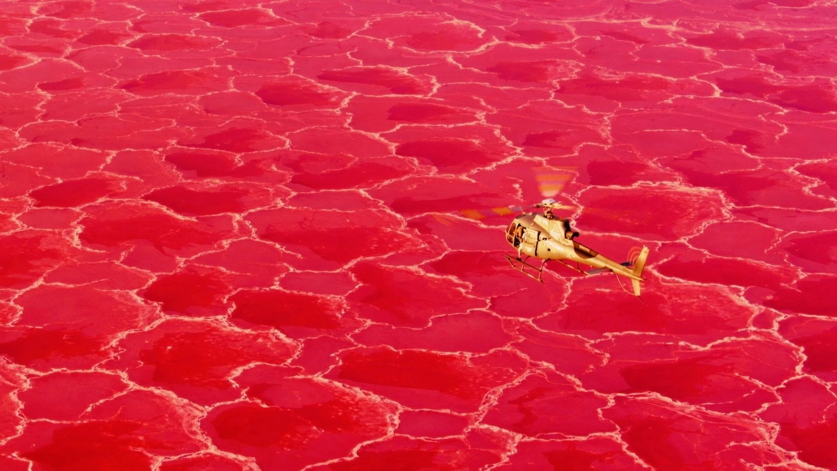 纳纯湖：远古的红