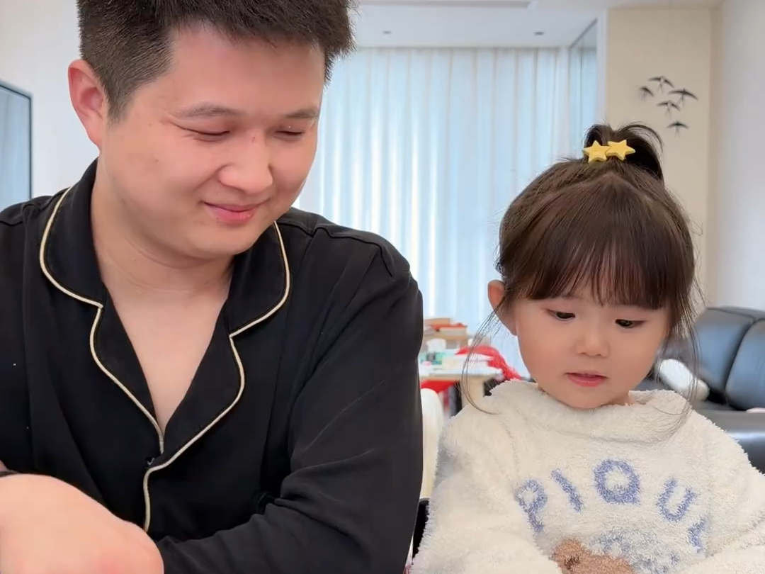同时睁眼就吃它 朵：没有不吃的义务