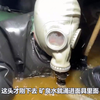 戴着防毒面具，潜入重金属水里作死
