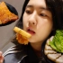 一个人 慢 慢 悠 悠 吃 韩式猪肘+泡菜饼