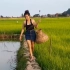 柬埔寨农家姑娘独自一人捕鱼，鱼又大又白，娶了她一定幸福