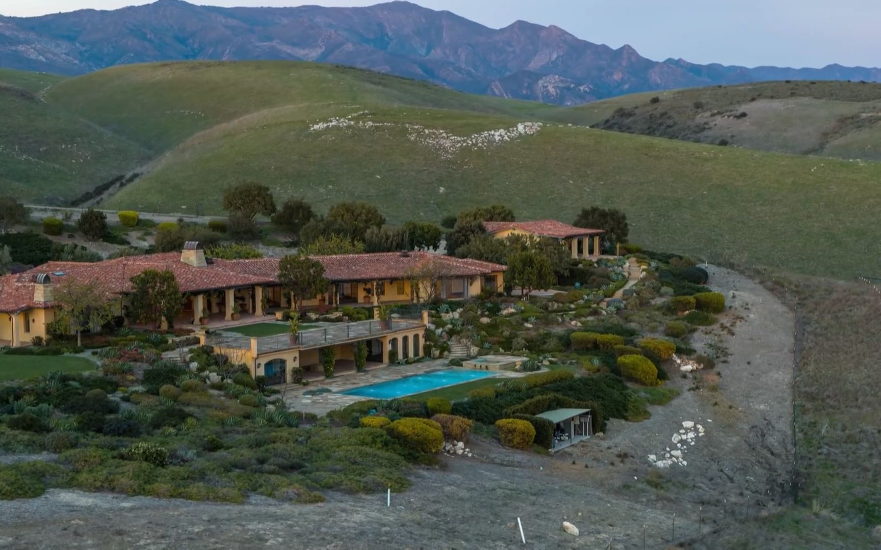 价值7亿元的牧场占地2万亩，包含3座超级别墅位于加州的圣芭芭拉