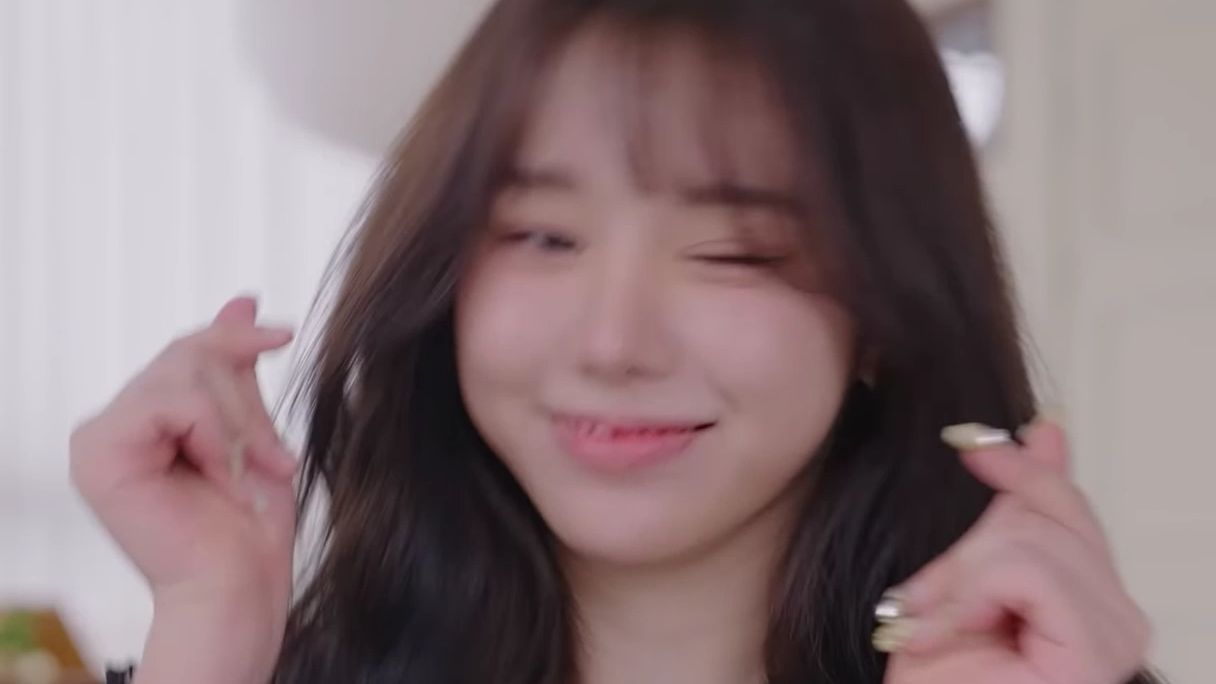 judy小姐姐的绝美穿搭35~黑纱袖小黑裙，甜酷