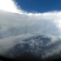 飞机进入大西洋飓风Epsilon风眼内拍摄的画面