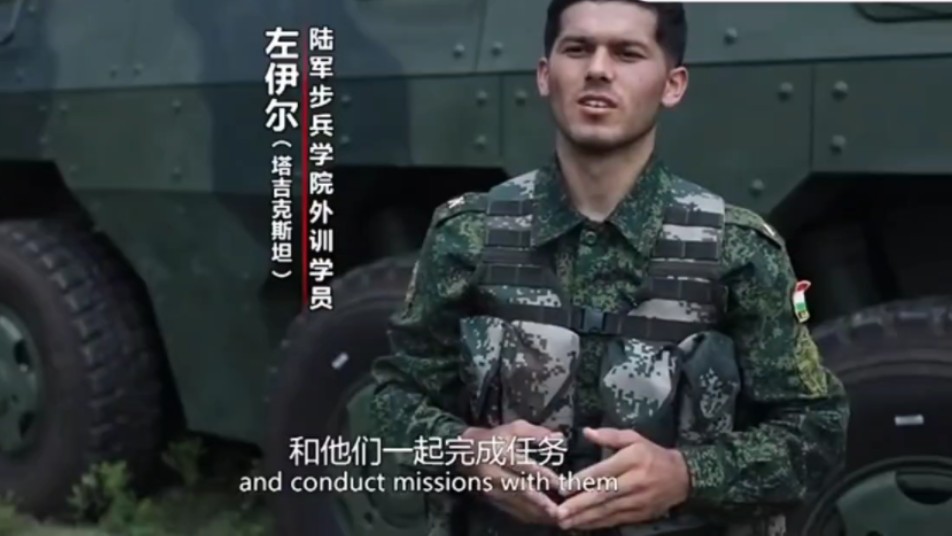 吃西瓜吃的很坦然，外国学员在中国军校学习有什么感触？
