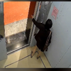 偷拍！！女孩子公共场合注意安全，防止被偷拍