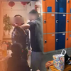 妈妈带儿子进女更衣室，别说孩子还小，性别界限是常识不是冷知识