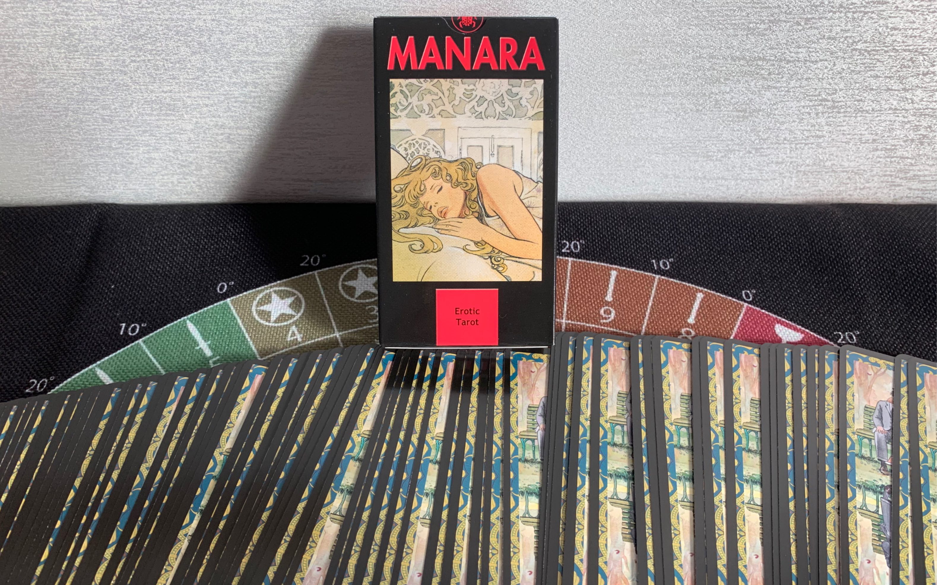 【manara tarot】开箱 米罗马那哈塔罗牌开箱随手拍