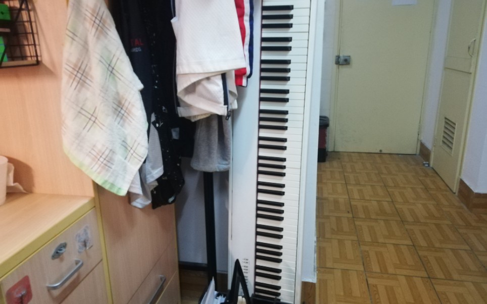 宿 舍 电 钢 练 琴