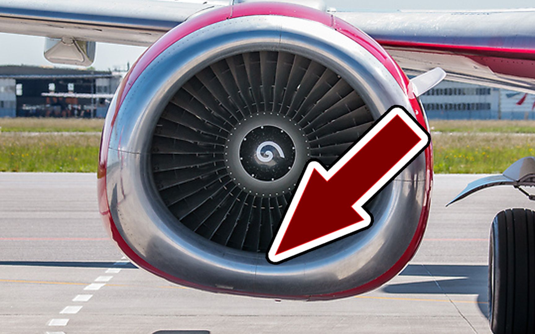 为什么波音737的发动机，底部是平的？