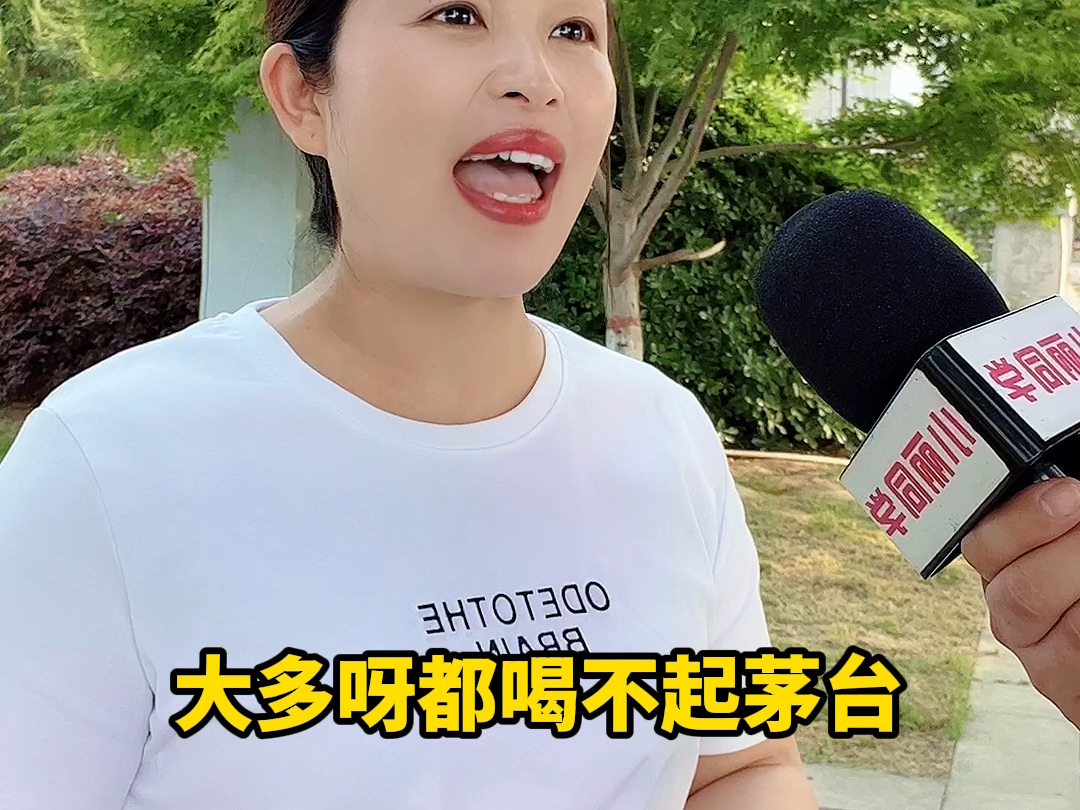 #五一劳动节 调休，你怎么看呢？#街头采访 #小丽同学