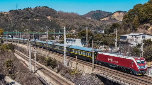 【京广铁路】Z137次（乌鲁木齐—广州）跨越株北VI场走行线往田心站方向