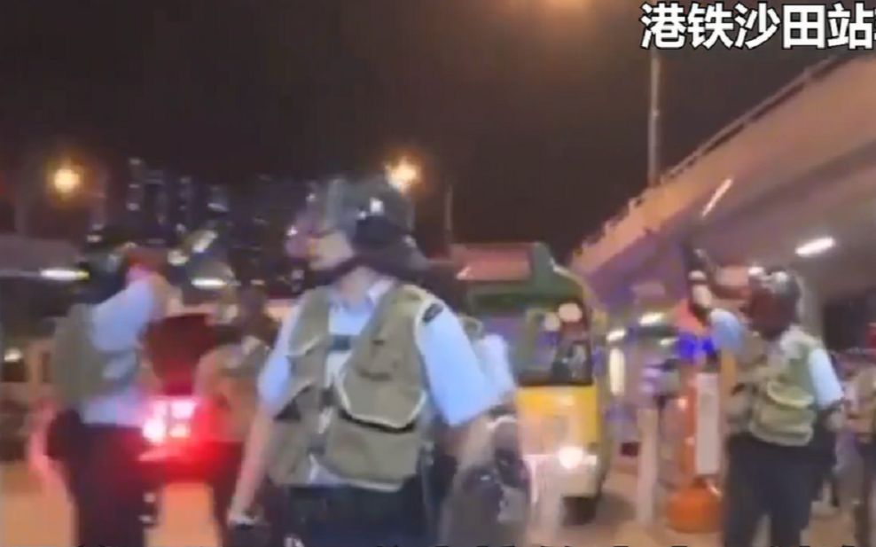 再次发生！香港17岁袭警女子欲弃保潜逃，机场内直接被拘捕
