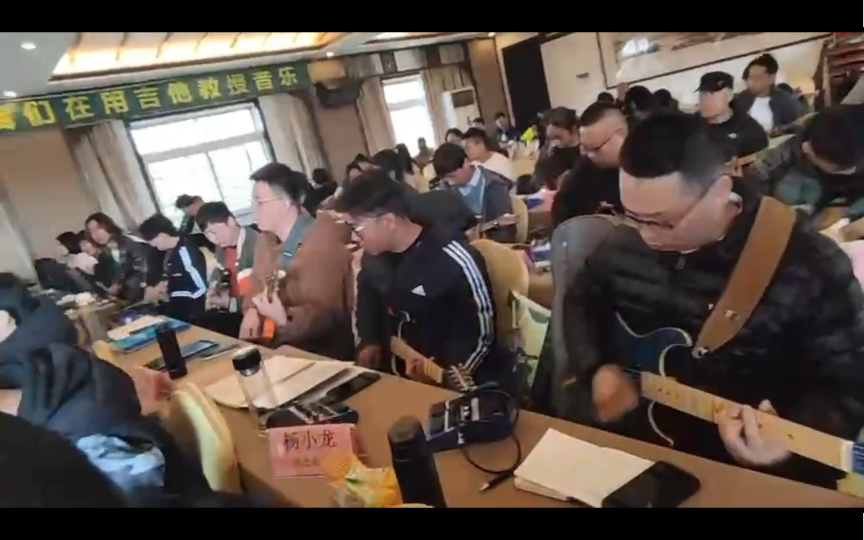 【搞笑】中国批量生产吉他手的地方——金手指艺术培训中心 jambuddy有点出境