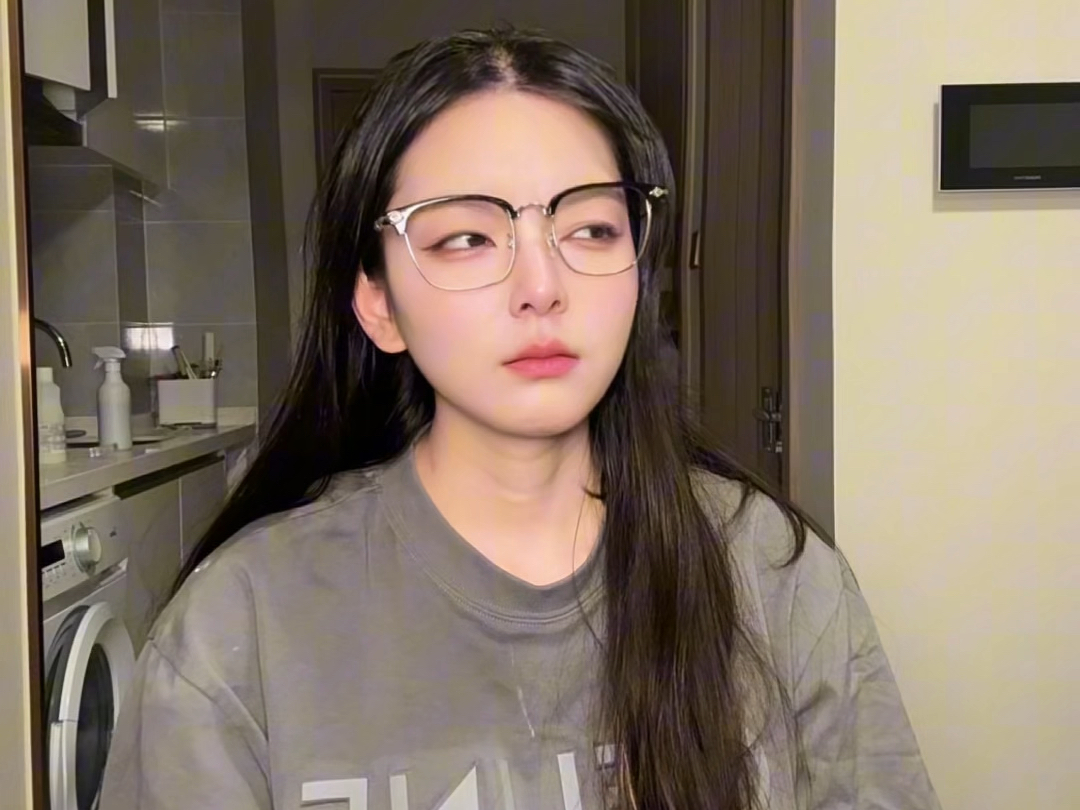 模仿一些老师吃尽时代红利的慵懒感