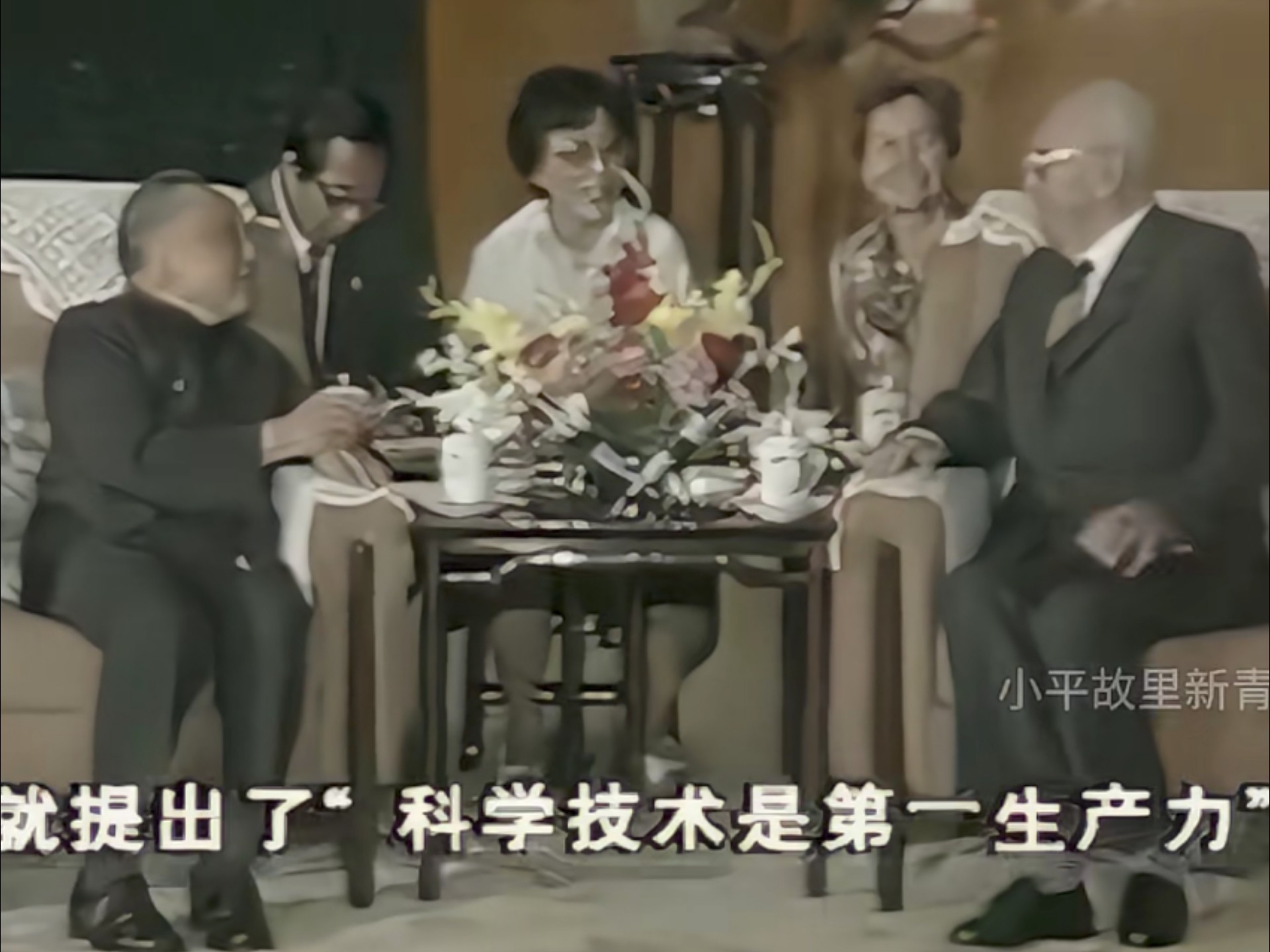 1988年9月5日，邓小平提出科学技术是第一生产力