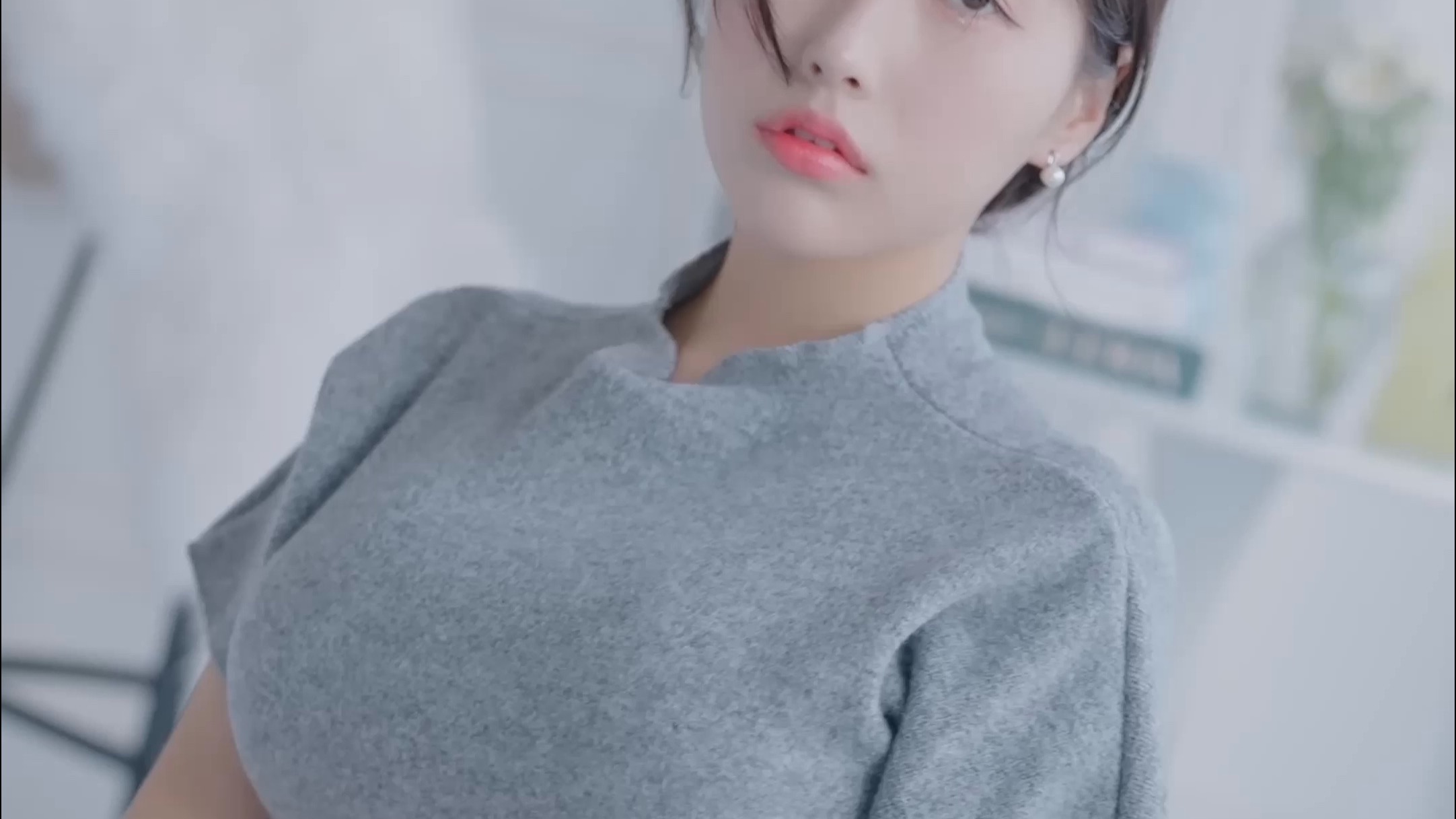 It's thundering outside. I'm scared.