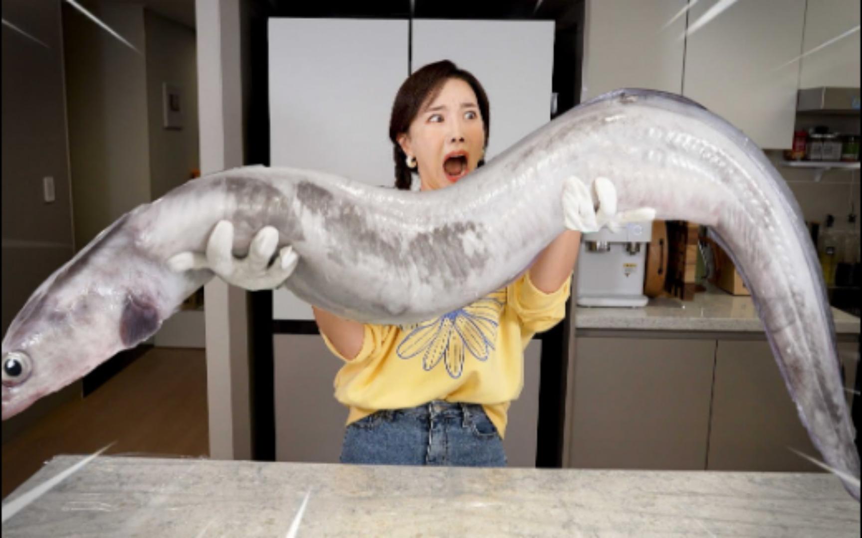 【Ssoyoung】巨怪海鳗！香辣烤鳗鱼