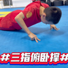 跆拳道劈叉开始啦，看看男生女生压韧带的区别