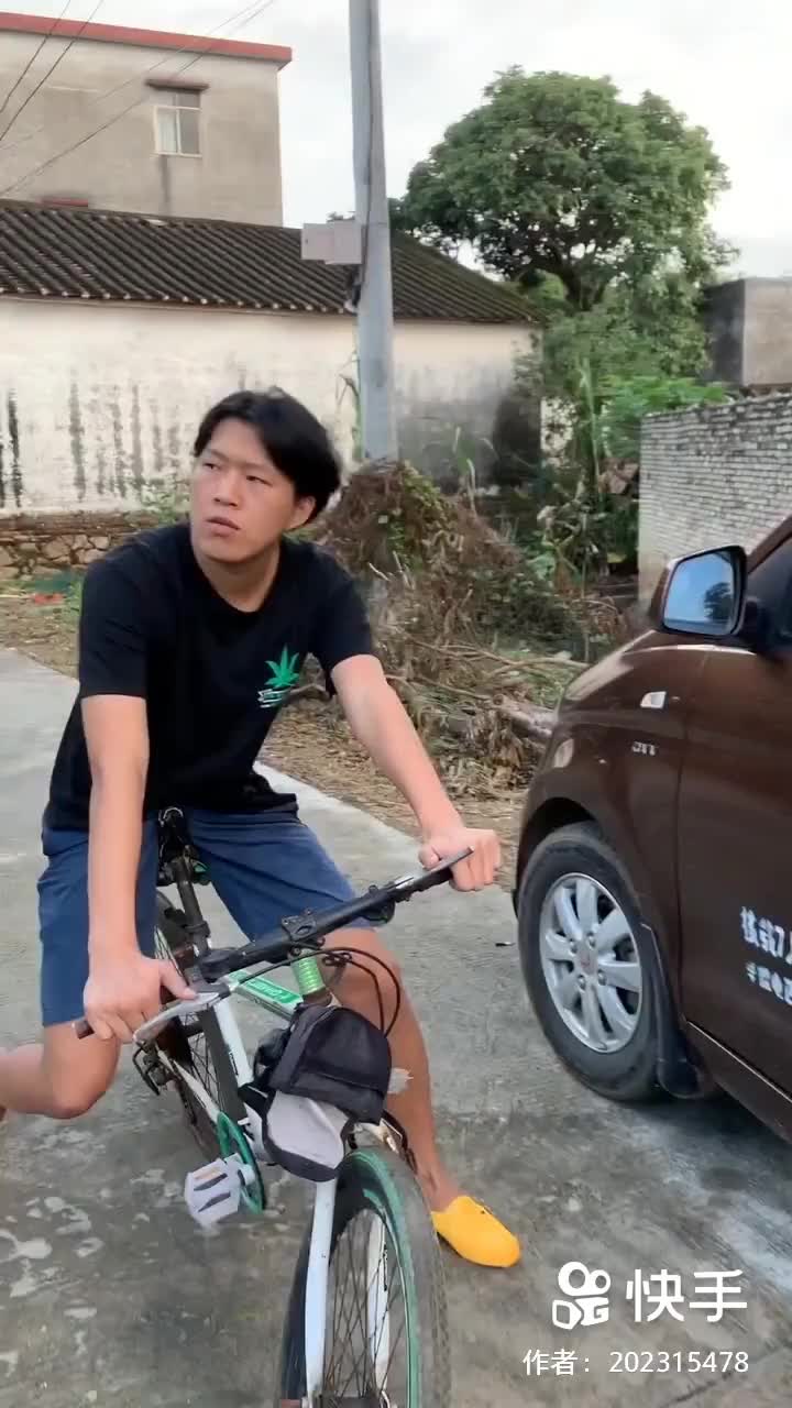 你儿子又在村口跳激光雨了暴走的小吉吉