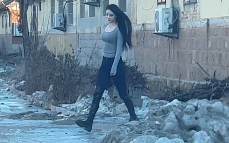 Does Brother Wang like it? I'm afraid you can't see me at home. I took this for you.