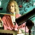 牛顿是如何发现万有引力的？真的是因为苹果吗？