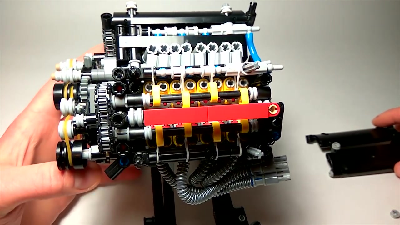 【乐高科技】V8引擎发动机moc(搬运)