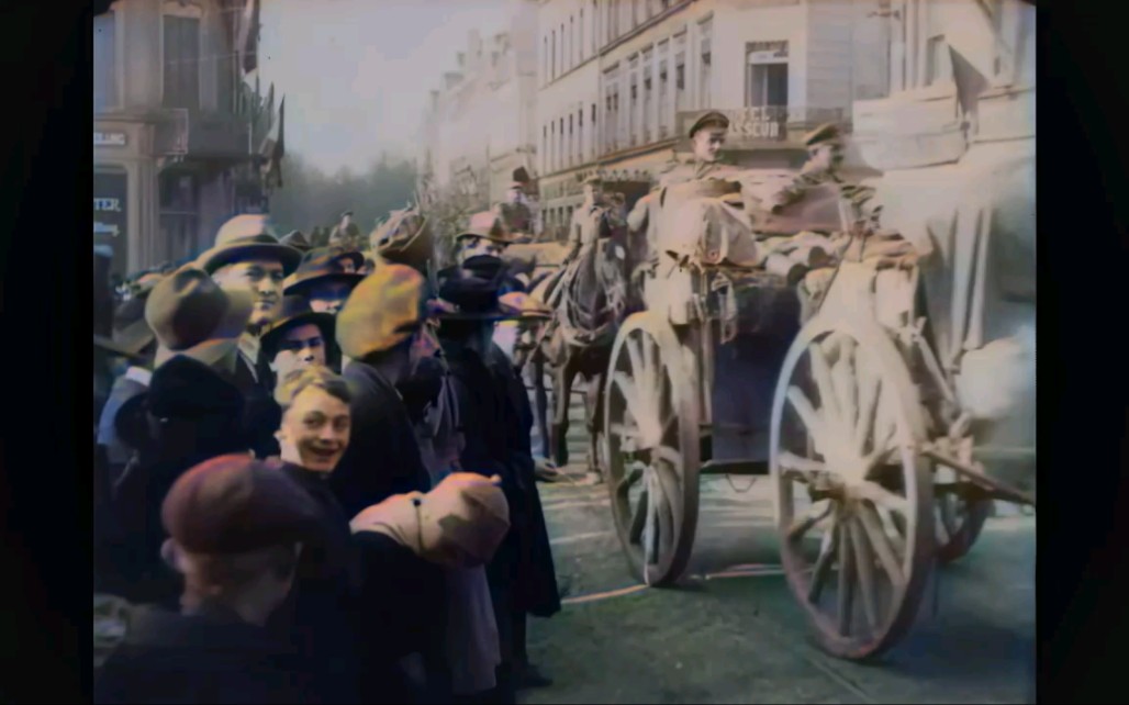 1918年第一次世界大战结束时德国军队在签署停战协议后从法国撤军的珍贵历史影像。